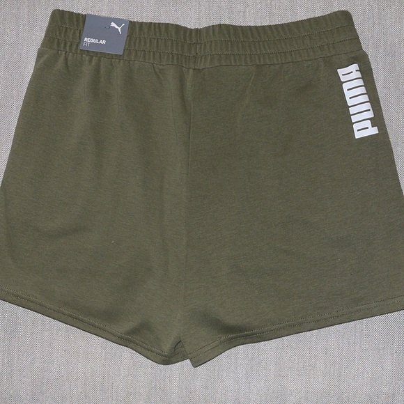 NWT— PUMA— SHORTS— OLIVE GREEN— SIZE L— MATCHING TOP— SET - Picture 2 of 3